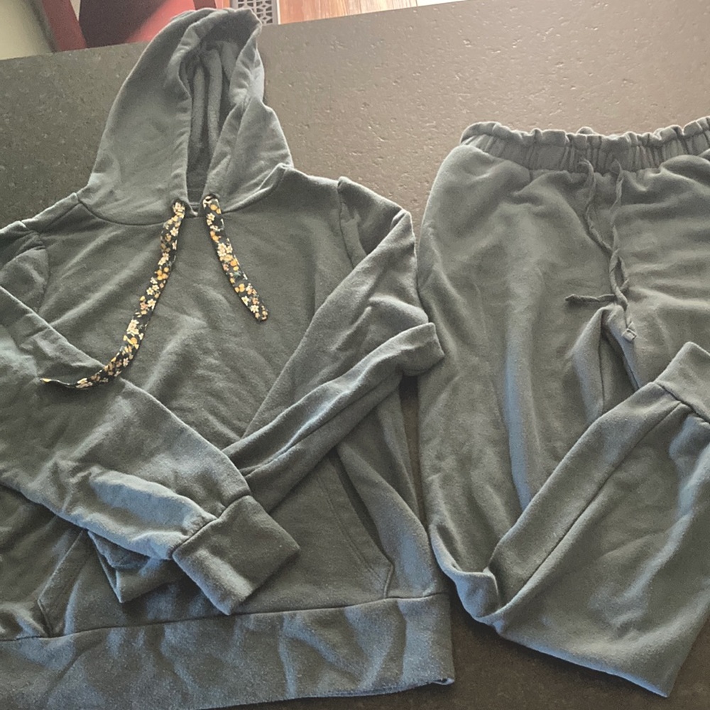 Lauren Conrad Sweatshirt and Pants Size S light green teal pockets